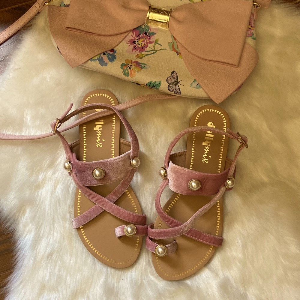 🆕 Blush pearl twist strap sandal in size 7.5